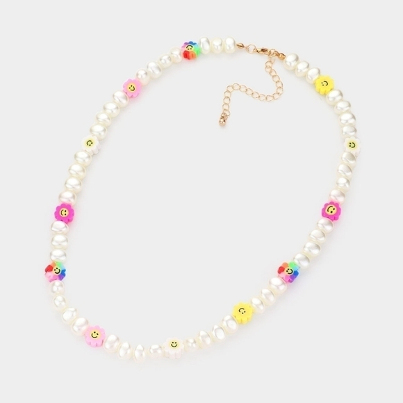 NWT Pearl Beaded Smiley Flower Necklace Retro Hippie - Picture 1 of 7